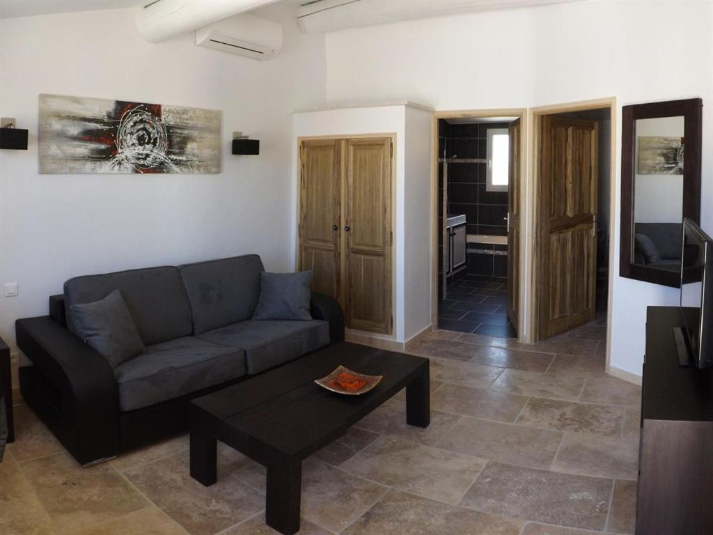 Mas Dansavan Chambres D'Hotes Oppede Exterior photo